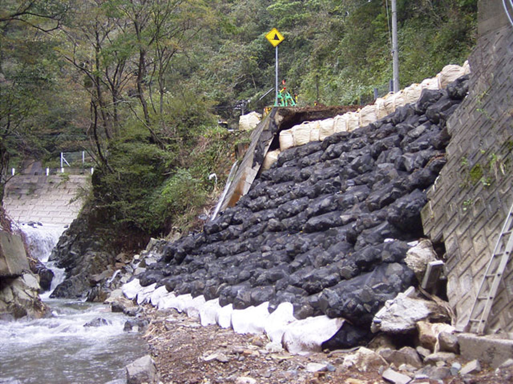 値引き ボトルユニット大型土のう 袋型根固め工法用 前田工繊